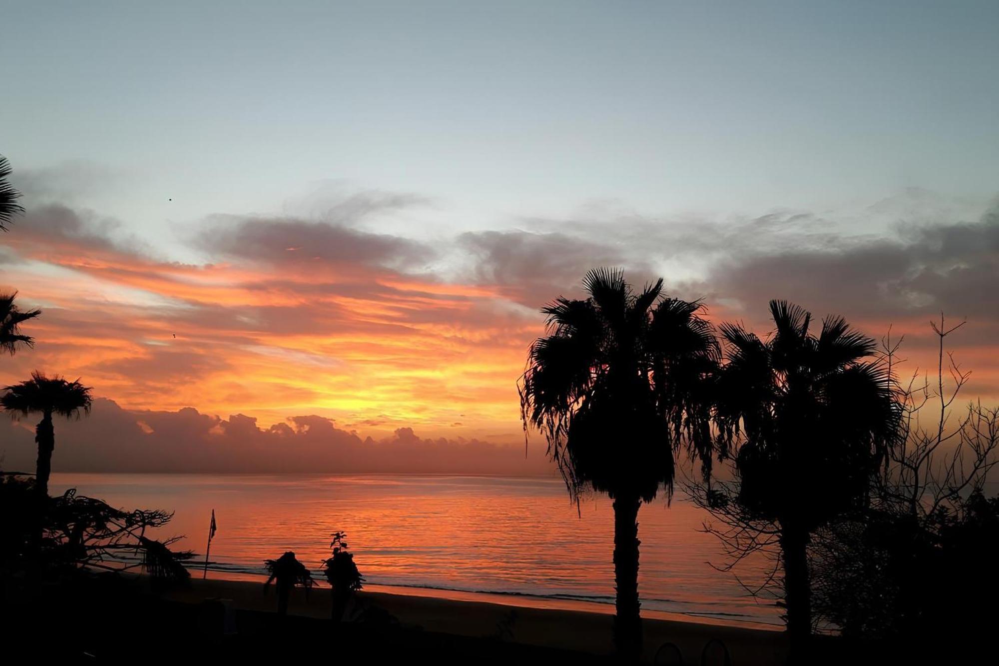 Vistas De Ensueno Al Mar En Playa Del Aguila Villa Exteriör bild